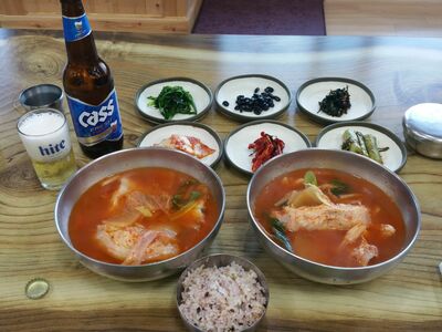 ソル・ギョング＆キム・ヒエ主演！Netflix政治ドラマ『旋風』に登場する江原道の郷土料理「コムチグッ」とは？【韓ドラから始める韓国旅行】