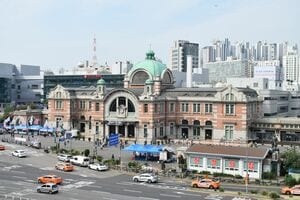  “気丈な妻” 役ナンバーワン！Netflix韓国ドラマ『ウ・ヨンウ弁護士は天才肌』で大物弁護士テ・スミを演じた女優チン・ギョンの魅力〈前編〉【チョン・ウンスクの韓流談義fromソウル】の画像