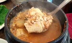 人気俳優ソン・ソックが新作『ナインパズル』会見で楽しげに話していた日本食べ歩き旅行、狙いはまさかの納豆！【韓流談義fromソウル】の画像