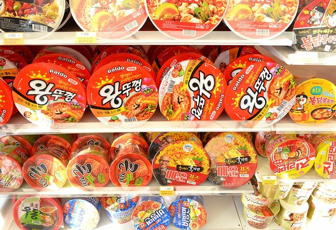 Netflix『隣の国のグルメイト』で松重豊も体験した「漢江ラーメン」日本人は韓国人の“ラーメン情緒”を共有できる?【韓国グルメ】の画像