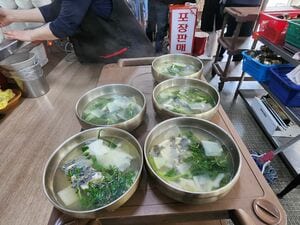 チャン・ギヨン除隊後復帰作Netflix『ヒーローではないけれど』、ヒロイン命名の由来となったカレイのよもぎ汁とは？【韓ドラから始める韓国旅行】の画像