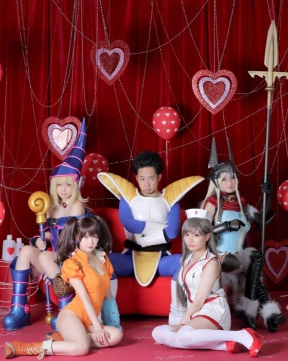 R藤本、えなこ主催のコスプレイベントにベジータの姿で登場!「先輩・山里亮太」に苦言も…の画像