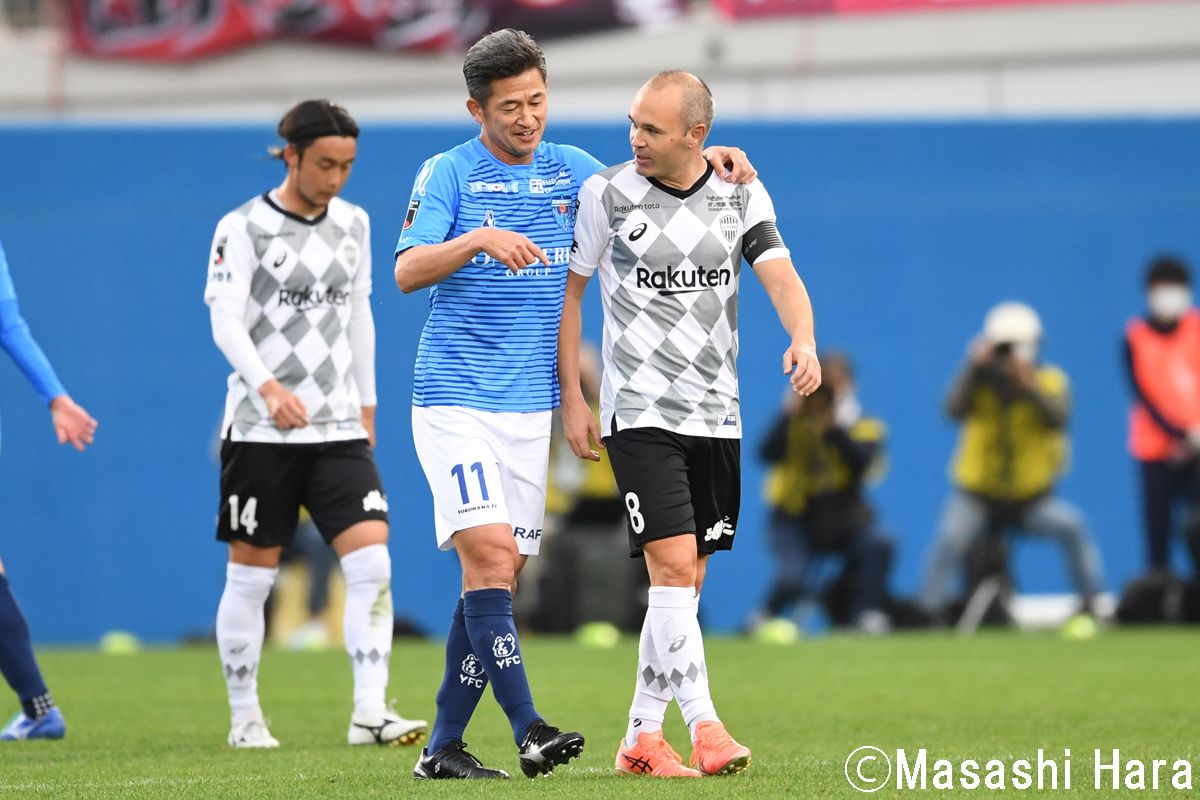 カズとイニエスタ 初対戦した 希代の勝負師２人 それぞれの胸中 サッカー批評web