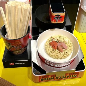 韓国ドラマや映画の世界を体験できる！「辛ラーメン」発売40周年を記念して原宿・竹下通り『辛ラーメン粉食（プンシク）POPUPストア』リニューアルオープン【取材レポート】の画像