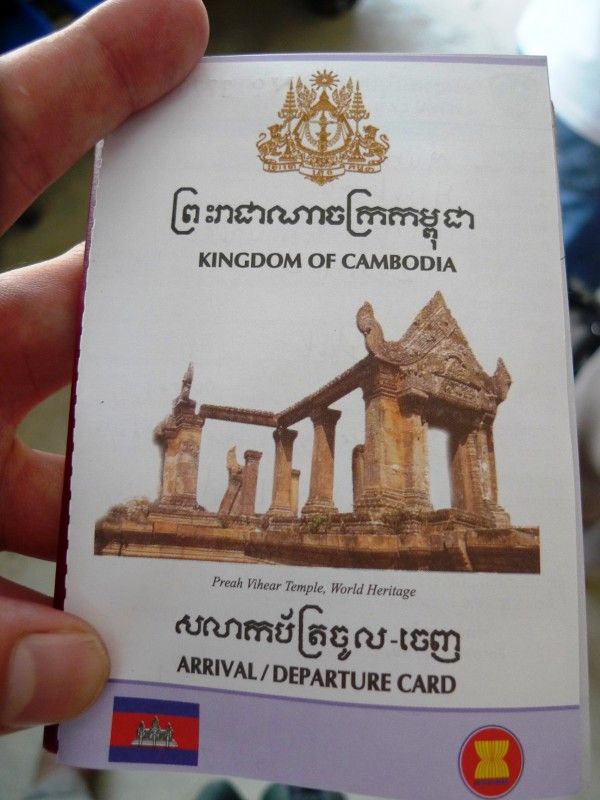 画像 写真 タイ カンボジア国境 カオプラヴィハーン 室橋裕和 越えて国境 迷ってアジア 16 ここからの景色は カンボジア の誇りだよ と傍らの兵士が呟く 歴代のクメール王たちの聖地は ユネスコ世界遺産 に