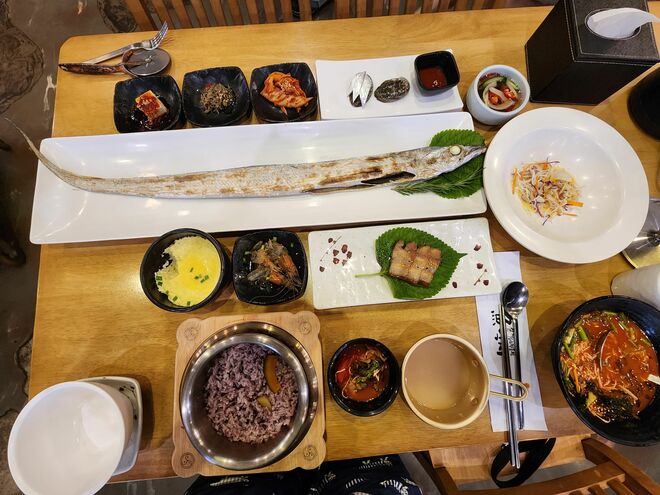 韓国ドラマで味わう韓国地方の極上グルメとは？〈済州島編〉「韓国のハワイ」済州島の絶品！海の幸【韓国ひとめぼれ対談〈1〉】小暮真琴＆康熙奉の画像