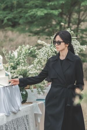 Netflix『ザ・グローリー〜輝かしき復讐〜』が超話題!『太陽の末裔』脚本家とヒロイン役ソン・ヘギョの復讐劇、若手演技派イ・ドヒョン、脇役チョン・ソンイル他にも注目!の画像