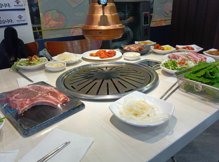コスパ抜群！物価高のソウルでブームの韓食ビュッフェ、観光客には焼肉のムハンリピル（食べ放題）店も人気【韓国の個人旅行ガイド】