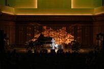 『涙の女王』『海街チャチャチャ』人気OST歌手チェ・ユリが初来日公演！温かい歌声で魅了、日本語オリジナル曲「たぶん、僕たち」披露〈レポート〉