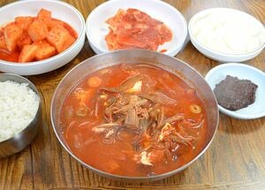 Netflixヒット作『Missナイト&Missデイ』は韓国ならではの飲食シーンが印象的、緊迫場面に登場した辛そうな料理は?【韓流談義fromソウル】の画像