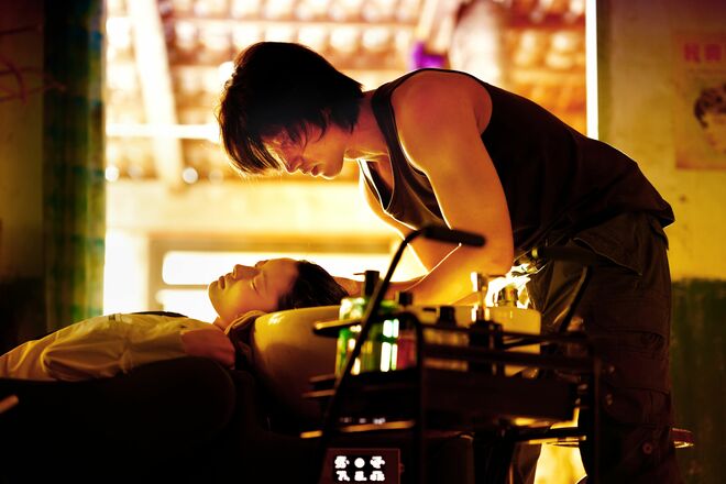 元祖花男！“アジアの恋人”ジェリー・イェンのセクシーな魅力炸裂！大人のラブストーリー『夏花』インタビュー〈後編〉「心はいつまでも少年のまま」の画像