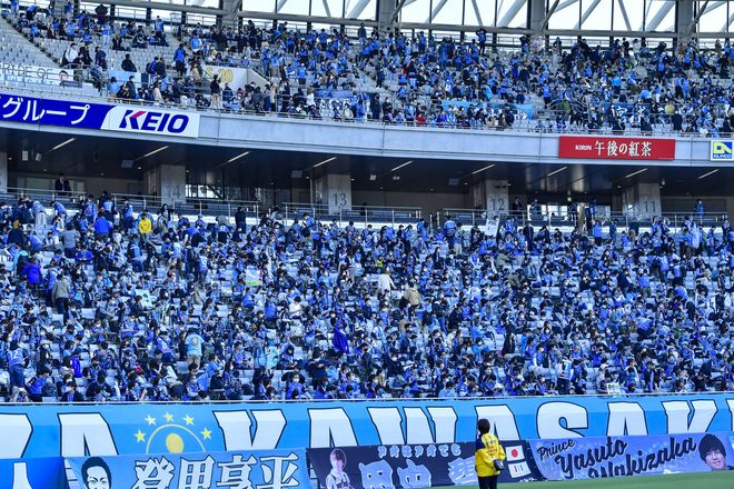 川崎、多摩川クラシコで圧倒！(3)試合の流れを変えかけた「1万7000人の観衆」の画像050