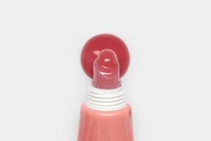 【K-Beautyバズ・アイテム研究所】vol.9 MLBBリップ術！『誰だって無価値な自分と闘っている』コ・ユンジョン風“クアンク美人”の作り方の画像