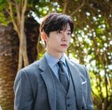 Netflixトップ10！『キング・ザ・ランド』2PMジュノが完璧な肉体にこだわりのスーツ姿で、新たなラブコメツンデレ御曹司像を生み出す！