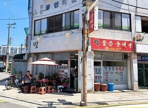 名前がかすれた看板にも名店の気配！Netflix『隣の国のグルメイト』に登場したソウル下町のスンデクッの店の魅力とは？【韓国グルメ】の画像