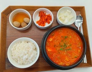 ソウルで人気を集める江南、地元の人たちもお薦めする飲食店が多い地下鉄駅周辺エリアはどこ？【韓国の個人旅行ガイド】の画像