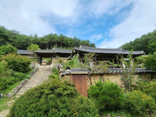 キム・テリ主演『悪鬼』ロケ地の屋敷がある慶尚北道・安東、自然豊かな伝統村と山の裾野の人情食堂【韓ドラから始める韓国旅行】の画像