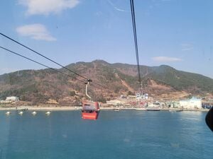 Netflix『無人島のディーバ』名場面ロケ地がある慶尚南道・泗川、海と山を楽しめる絶景ケーブルカーと天然魚グルメ【韓ドラから始める韓国旅行】の画像