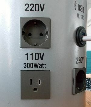 韓国のコンセントは何タイプ？空港やホテルで電源を使いたいとき、変換プラグはいまでも必要？【韓国の個人旅行ガイド】下川裕治の画像