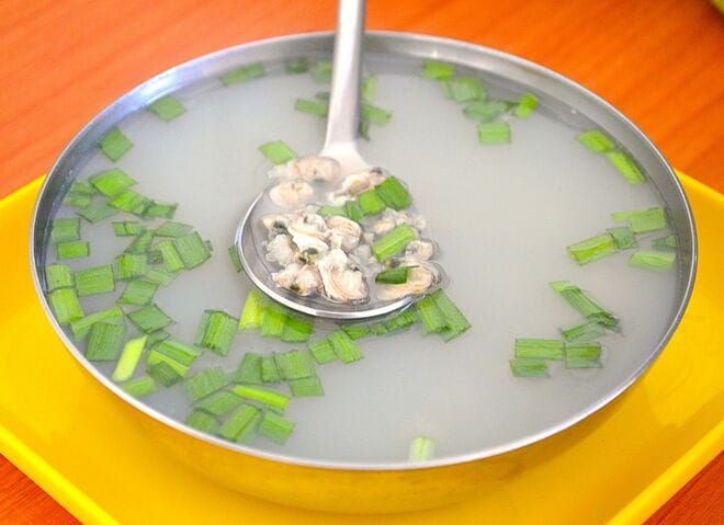 Netflix『暴君のシェフ』に登場した二日酔いに効く食材は？『隣の国のグルメイト』で二日酔い解消スープを啜りながらソジュを飲む光景に日本人はびっくり！【韓国グルメ】の画像