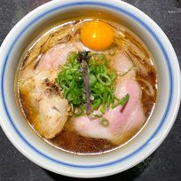 東京の気になるニューオープンのラーメン店へ。芦花公園「成城青果」黄金出汁の塩そば、「西永福の煮干箱」絶妙ニボニボ、新宿「駄目な隣人」ブイヨンスープ、そして浜田山「たんたん亭」老舗の秀逸なワンタン麺。【自転車で巡るニッポン麺の旅 vol.11 】高山コジロー