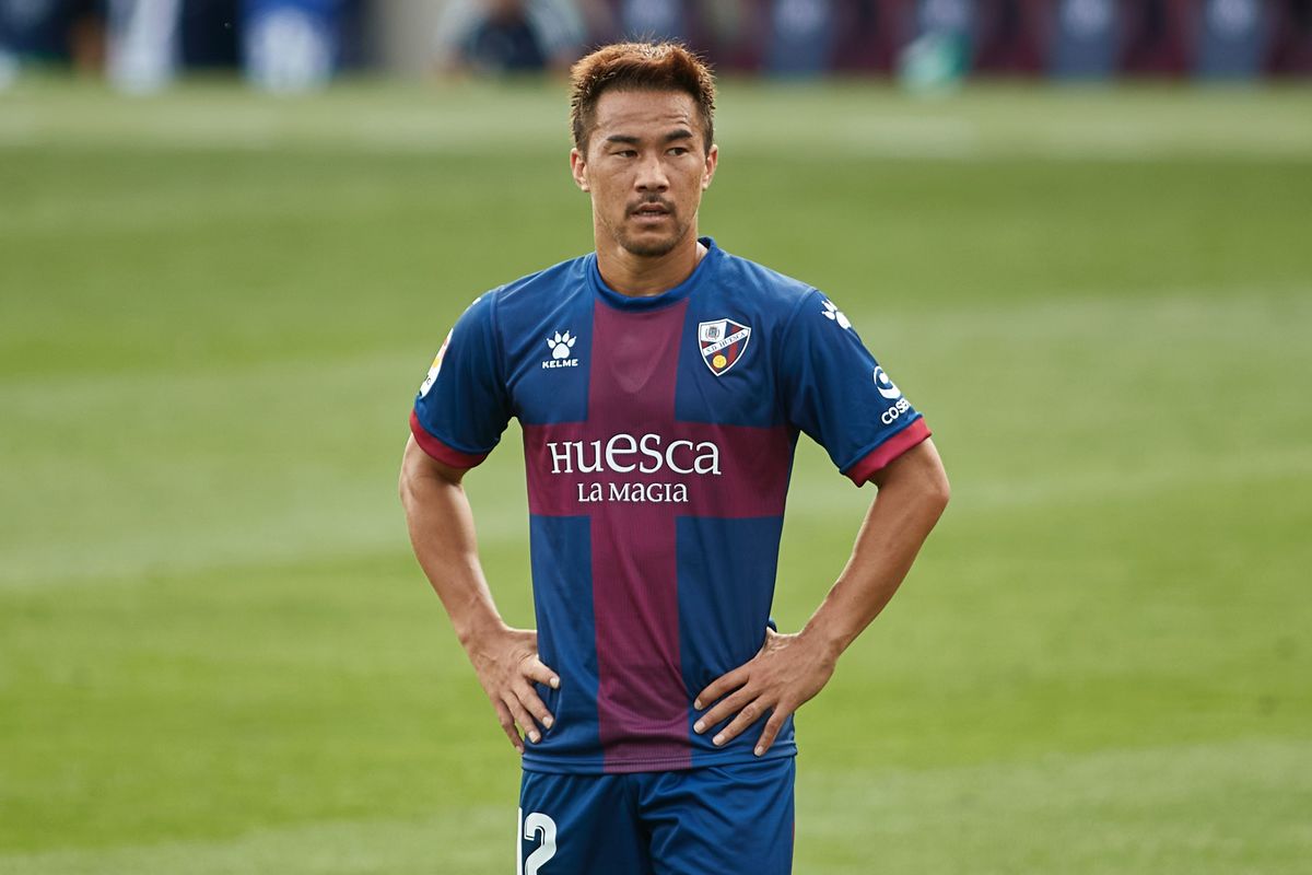格上バレンシア相手に見せた 岡崎慎司 あと一歩 豪快右足ボレーに相手gk一歩も動けず 概要 日本代表 ニュース サッカー批評web 格上バレンシア相手に見せた 岡崎慎司 あと一歩 豪快右足ボレーに相手gk一歩も動けず 概要 日本代表 ニュース サッカー批評web