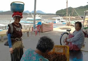 『涙の女王』『ドクタースランプ』『私たちのブルース』etc…生活力のある、たくましい母親像が意味するものは?【韓流談義fromソウル】の画像