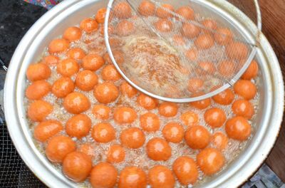 『隣の国のグルメイト』韓国の街角スイーツ編、食通の歌手ソン・シギョンと松重豊が食べ歩きした薬水はどんな街？ソウルの人気ストリートフード紹介！【韓流談義fromソウル】