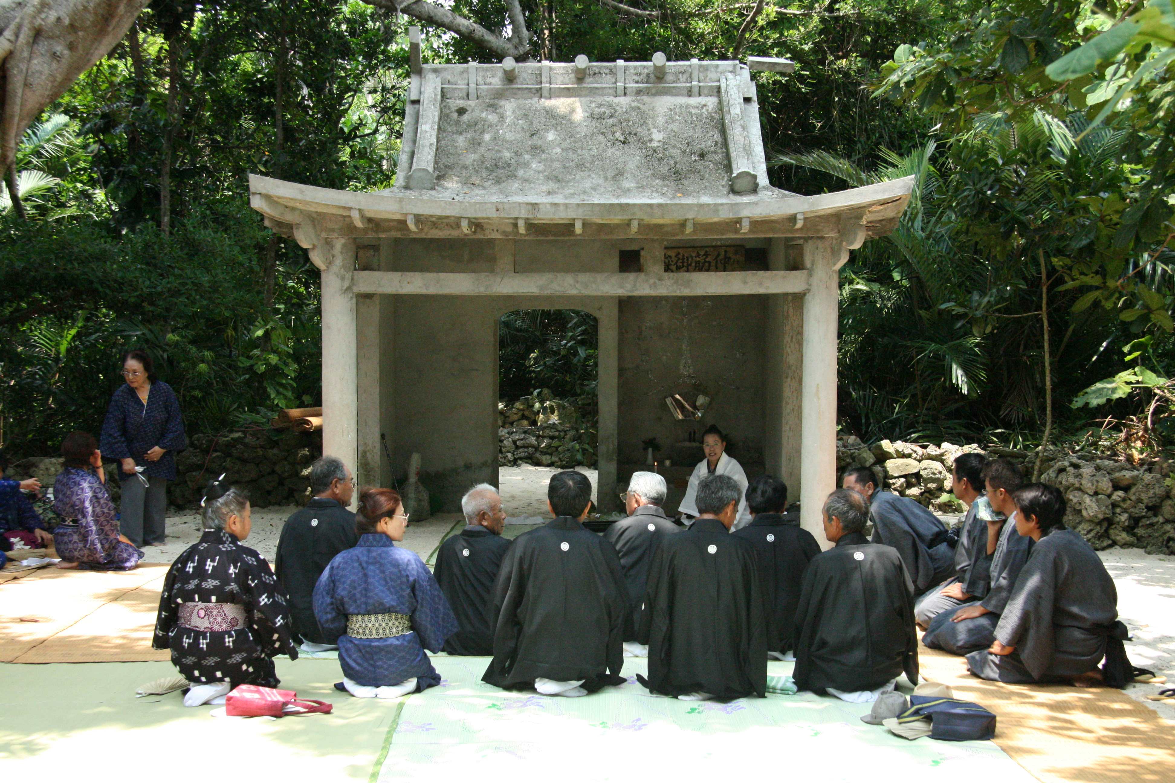 夜街怪談】沖縄のユタに悪運を祓ってもらいたい！連載開始以来、運気絶不調の筆者カワノが向かったものの、肝心のユタ探しが難航。果たしてカワノの運命はどうなる？【第15回・前編】  | 概要