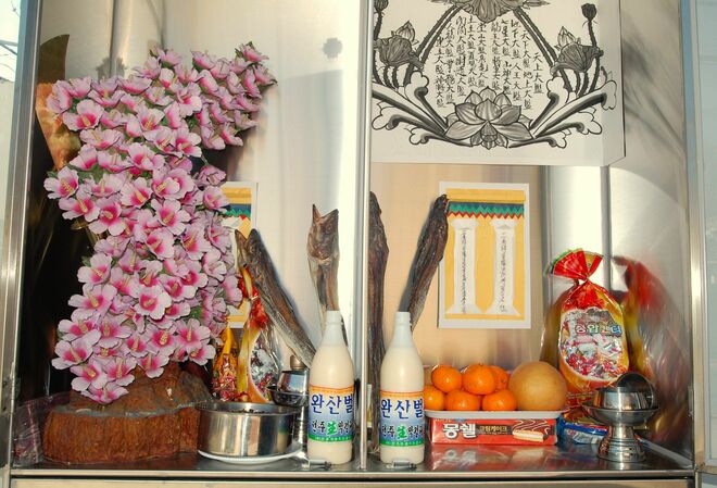 Netflix『殺人者のパラドックス』捜査会議のセリフ「ムーダンに頼るな」とは？『殺人の追憶』でソン・ガンホ演じる刑事も頼った霊媒師【韓流談義fromソウル】の画像