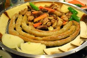 Netflix日韓グルメ番組『隣の国のグルメイト』でバラード歌手ソン・シギョンが『孤独のグルメ』松重豊に食べさせた韓国のホルモン焼き「コプチャン」とは？【韓流談義fromソウル】の画像