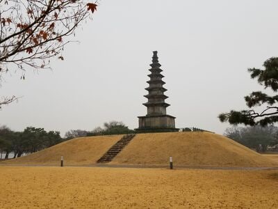 『愛の不時着』『ヴィンツェンツォ』に登場した「七層石塔」がある忠清北道・忠州市、三国時代の史跡から温泉、ご当地グルメまで紹介！【韓ドラから始める韓国旅行】