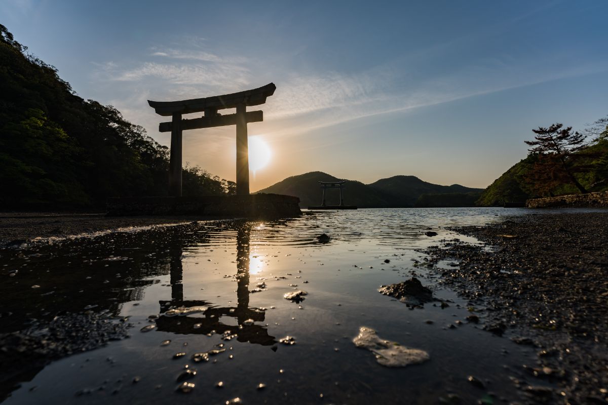割引価格 人気旅系YouTuber「EXIT JACK」が突撃した日本有数の禁足地 人文