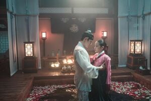 2PMジュノ主演ロマンス史劇『赤い袖先』第7話、イ・サンのときめく想いがついに爆発!【韓国ドラマ名作全話解説】の画像