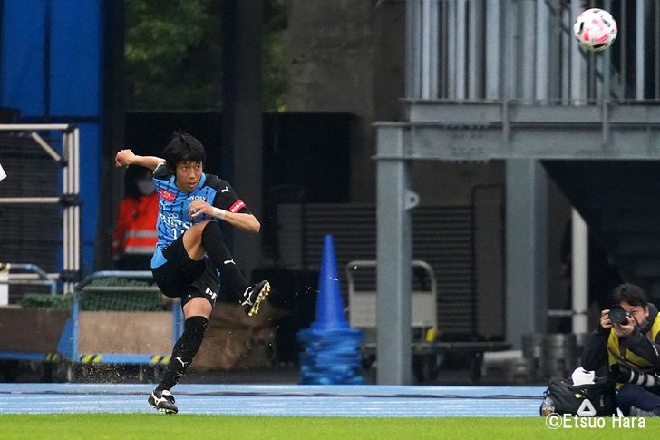 中村憲剛 神が宿る右足 2 芸術以上 を生む職人の 決して過たないタイミング サッカー批評web 中村憲剛 神が宿る右足 2 芸術以上 を生む職人の 決して過たないタイミング サッカー批評web