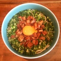 那覇で最も行列のできる店、ラーメン通が繁く通う「オキナワソバエイブン」の沖縄そばとは? 国際通りでは寿司とそば「元祖大東ソバ」。浦添市は元祖豆腐そば「高江洲そば」、絶妙な豚骨白湯「てだこ」、新店「キセキ」貝出汁は、まさに奇跡の旨さ!【わざわざ飛行機に乗って麺の旅2022 vol.36 沖縄そば(後編)】