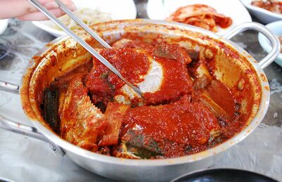 Netflix『隣の国のグルメイト』に登場した京都の名店のサバの煮付け、韓国の「コドゥンオチョリム」との違いは？【韓流談義fromソウル】