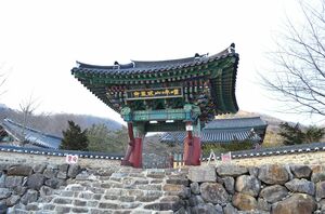 Netflix『隠し味にはロマンス』でコ・ミンシ扮するヨンジュがカン・ハヌル扮するボムや店のスタッフに体験させた「テンプルステイ」とは？【旬ドラマ見どころ解説】の画像