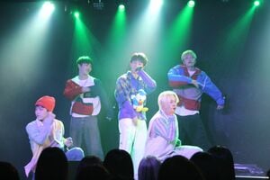 K-POP5人組ボーイズグループCMDMが新大久保への“愛”を熱く語る！12月の来日再公演ではサンタ衣装を披露〈インタビュー〉の画像