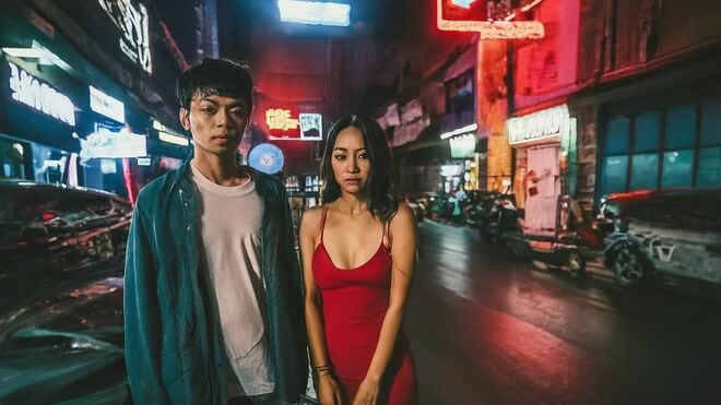 日本人旅行者ミヤザキと赤い服の女