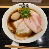 【わざわざ飛行機に乗って、ラーメンを食べに行ってきます。】2年ぶりの大阪ラーメンは思わず「旨い!」と唸る。「カドヤ食堂 総本店」「中華そば 無限」「らーめん颯人」「ラーメン人生JET」など8軒の秀逸なラーメンを食べ尽くす。「飛行機で麺の旅2022 vol.1 大阪編」/タカヤマコジロー