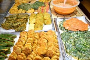 Netflix『隣の国のグルメイト』12話で松重豊の心をつかんだ「ジョン」はどんな料理？高級店から庶民的な屋台にもある揚げ焼き、酒の肴にもおすすめ【韓流談義fromソウル】の画像