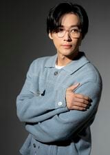 “演技の神”ナムグン・ミン降臨！久しぶりの時代劇『恋人〜あの日聞いた花の咲く音〜』で証明したロマンス職人ぶり〈インタビュー／前編〉